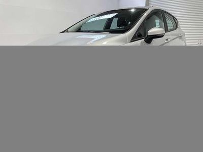 Gebraucht Ford Fiesta Cool & Connect 101 PS (74 kW) 2019 Polarsilber (metallic) Kleinwagen
