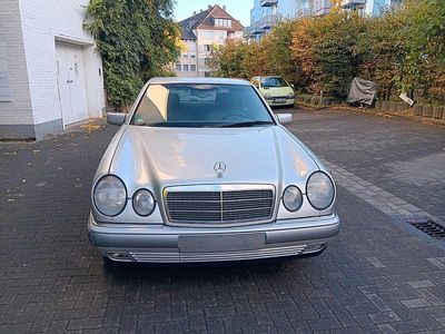 Mercedes E200