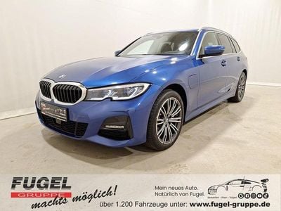 Gebraucht BMW 330e M Sport 292 PS (214 kW) 2021 Portimao blau metallic Kombi