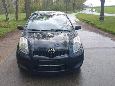 gebraucht Toyota Yaris Klima 1,3 Benzin 1 Hand. 6 Gang