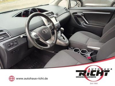 Weiß Gebraucht 2013 Toyota Verso Van / Kleinbus | 13.980 € (Etwas zu teuer)