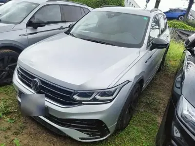 Gebraucht VW Tiguan R-line 150 PS (110 kW) 2023 Silber SUV