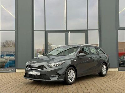 Neu Kia Ceed Sportswagon 140 PS (102 kW) 2025 Grau Kombi