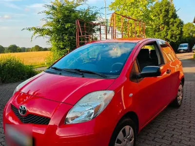 Gebraucht Toyota Yaris 69 PS (50 kW) 2010 Rot Kleinwagen