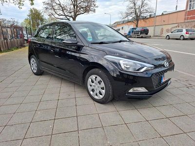 Gebraucht Hyundai i20 Classic 84 PS (61 kW) 2018 Schwarz Kleinwagen