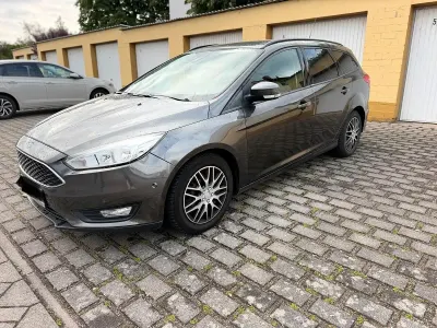 Gebraucht Ford Focus 101 PS (74 kW) 2014 Grau Kombi