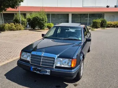 Gebraucht Mercedes 200 118 PS (86 kW) 1991 Blau Limousine
