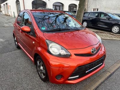 Usata Toyota Aygo Connect Style 68 CV (50 kW) 2012 Arancione Utilitaria