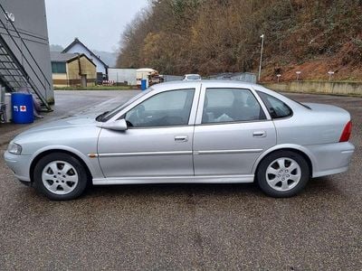 Gebraucht Opel Vectra Comfort 101 PS (74 kW) 2002 Grau Limousine
