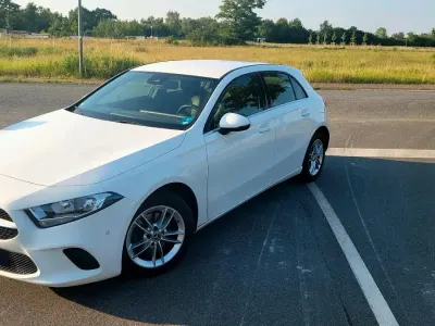 Gebraucht Mercedes A180 115 PS (84 kW) 2022 Weiß Limousine