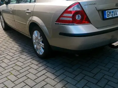 Gebraucht Ford Mondeo Ghia 145 PS (106 kW) 2005 Gold Kombi