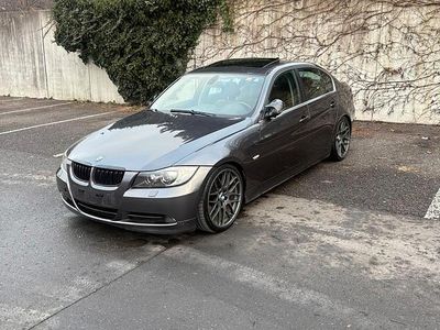 Grau Gebraucht 2005 BMW 325 Limousine | 6.700 €
