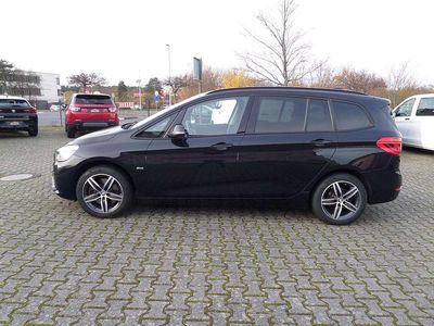 Black sapphire metallic Gebraucht 2017 BMW 220 Sport Line Kombi | 16.900 € (Teuer)