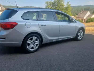 Gebraucht Opel Astra 125 PS (91 kW) 2012 Silber Kombi