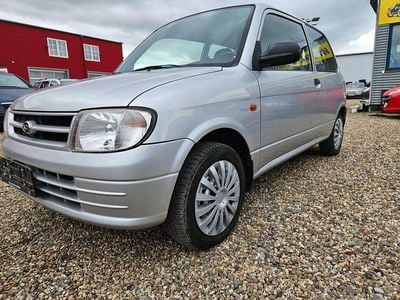 Gebraucht Daihatsu Cuore 56 PS (41 kW) 2000 Silber Kleinwagen
