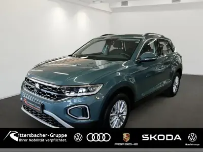 Second-hand VW T-Roc IQ Drive 116 CP (85 kW) 2025 Albastru SUV