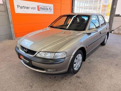 Begagnad Opel Vectra 101 HK (74 kW) 1997 Beige Sedan