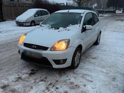 Gebraucht Ford Fiesta 69 PS (50 kW) 2008 Weiß Kleinwagen