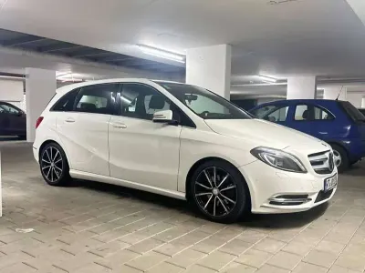 Gebraucht Mercedes B220 170 PS (125 kW) 2013 Weiß Kleinwagen