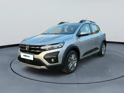 Używany Dacia Sandero Comfort 91 KM (66 kW) 2022 Srebrny Sedan/Limuzyna