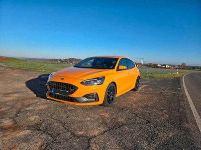 Gebraucht Ford Focus ST 190 PS (139 kW) 2019 Orange Limousine
