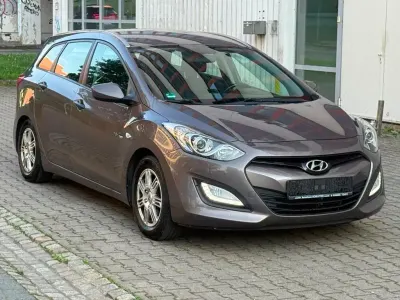 Gebraucht Hyundai i30 Edition 110 PS (80 kW) 2014 Grau Limousine