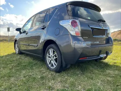 Gebraucht Toyota Verso Skyview Edition 111 PS (81 kW) 2016 Grau Van / Kleinbus