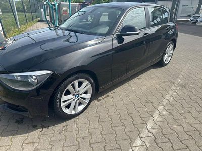 Begagnad BMW 118 143 HK (105 kW) 2012 Svart Halvkombi