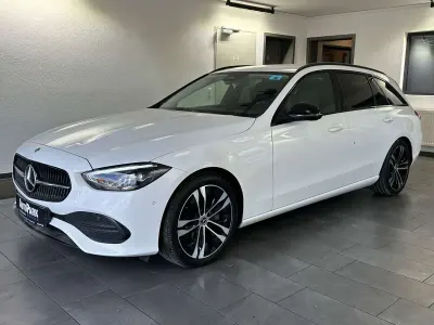 Gebraucht Mercedes C200 Avantgarde 163 PS (119 kW) 2023 Polarweiss Kombi