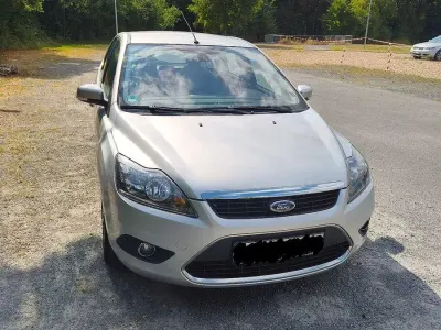 Gebraucht Ford Focus Titanium 101 PS (74 kW) 2010 Silber Limousine