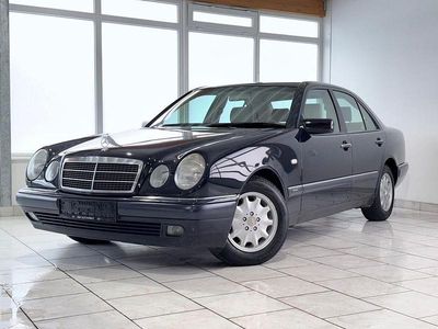 Second-hand Mercedes E240 Elegance 170 CP (125 kW) 1999 Albastru Berlinǎ