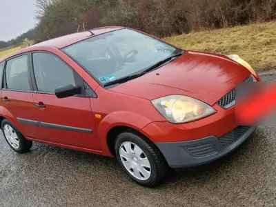 Gebraucht Ford Fiesta 75 PS (55 kW) 2009 Rot Kleinwagen