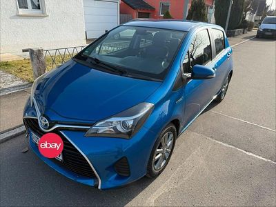 Gebraucht Toyota Yaris Hybrid 101 PS (74 kW) 2015 Blau Kleinwagen