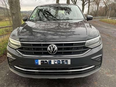 Gebraucht VW Tiguan Basis 150 PS (110 kW) 2021 Grau SUV