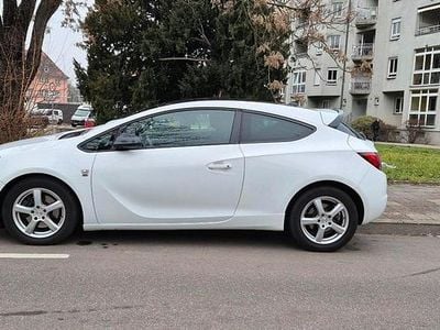 Weiß Gebraucht 2013 Opel Astra GTC OPC Coupé | 5.200 € (Etwas zu teuer)