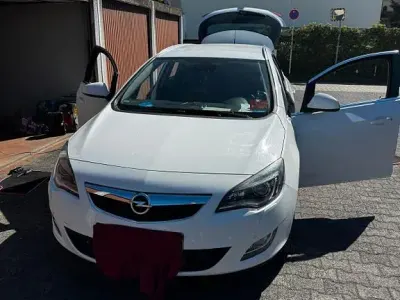 Second-hand Opel Astra Edition 165 CP (121 kW) 2012 Alb Break
