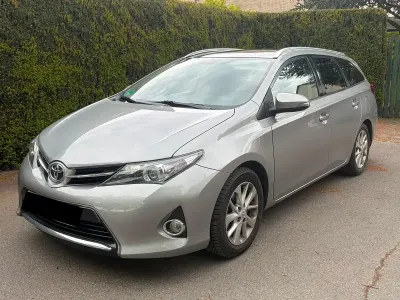 Gebraucht Toyota Auris Executive 132 PS (97 kW) 2013 Grau Kombi
