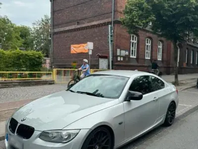 Gebraucht BMW 325 M Sport 218 PS (160 kW) 2012 Silber Coupé