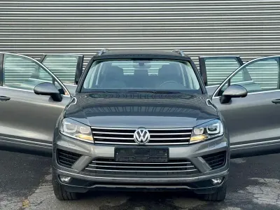 Gebraucht VW Touareg Terrain Tech 262 PS (192 kW) 2016 Grau SUV