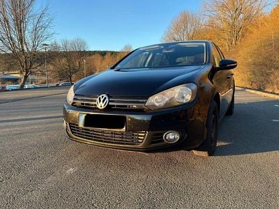 Gebraucht VW Golf VI Team 105 PS (77 kW) 2010 Schwarz Kleinwagen