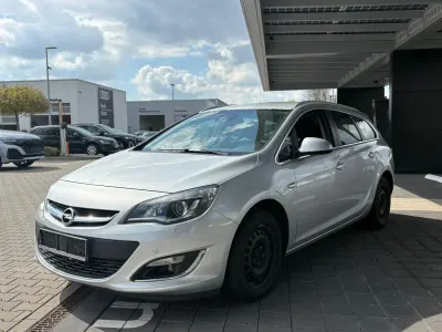 Gebraucht Opel Astra Exklusiv 165 PS (121 kW) 2014 Silber Kombi