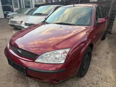 Gebraucht Ford Mondeo Ambiente 125 PS (91 kW) 2001 Rot Limousine