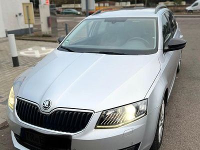 Silber Gebraucht 2013 Skoda Octavia Limousine | 8.200 € (Fairer Preis)