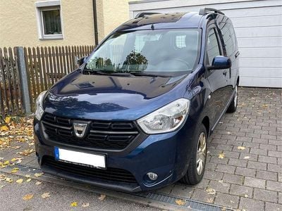 Blau Gebraucht 2017 Dacia Dokker Lauréate Van / Kleinbus | 4.999 € (Guter Preis)