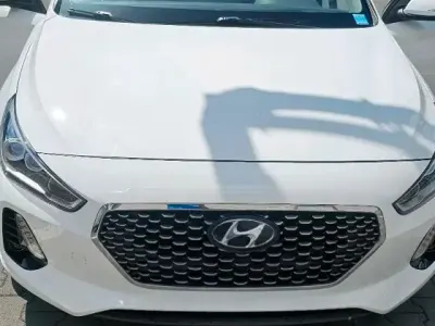 Gebraucht Hyundai i30 Comfort 120 PS (88 kW) 2017 Weiß Limousine