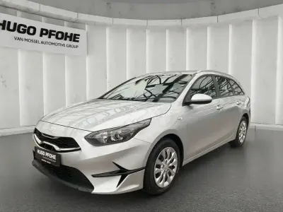 Używany Kia Ceed Vision 101 KM (74 kW) 2023 Srebrny Hatchback