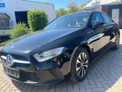 Gebraucht Mercedes A180 116 PS (85 kW) 2021 Schwarz Limousine