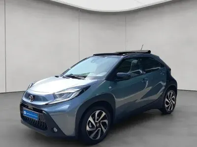 Neu Toyota Aygo X Play 72 PS (52 kW) 2025 Grau SUV