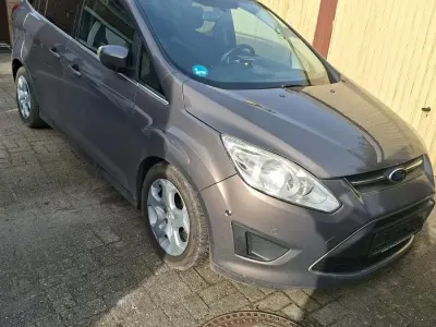 Używany Ford Grand C-Max 115 KM (84 kW) 2012 Brązowy Minivan
