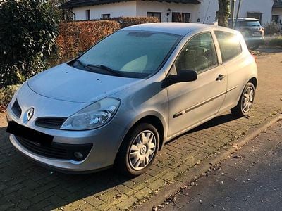 Gebraucht Renault Clio III 89 PS (65 kW) 2006 Silber Kleinwagen